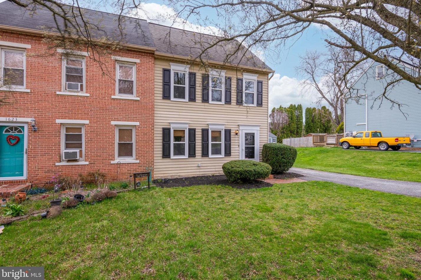 1621 Colchester Dr, Lancaster, PA 17603-9340