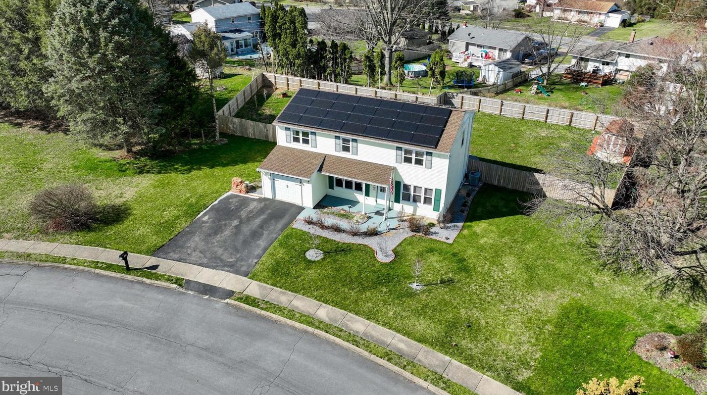 104 Armstrong Ln, Lancaster PA  17603-5972 exterior