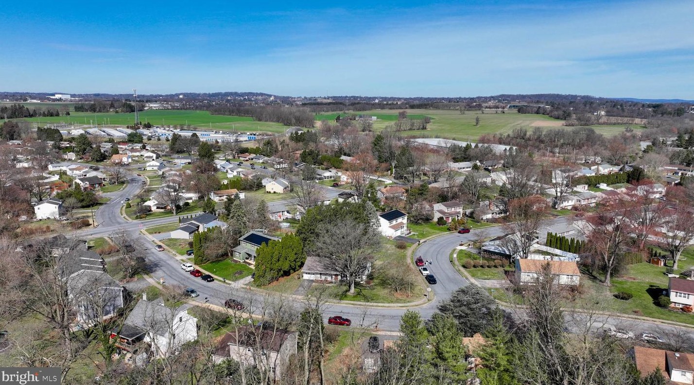 104 Armstrong Ln, Lancaster PA  17603-5972 exterior