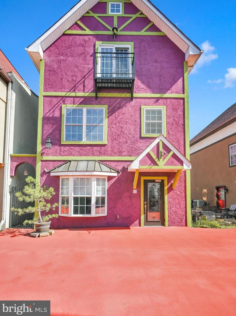 5 S Village Cir, Swartzville, PA 17569