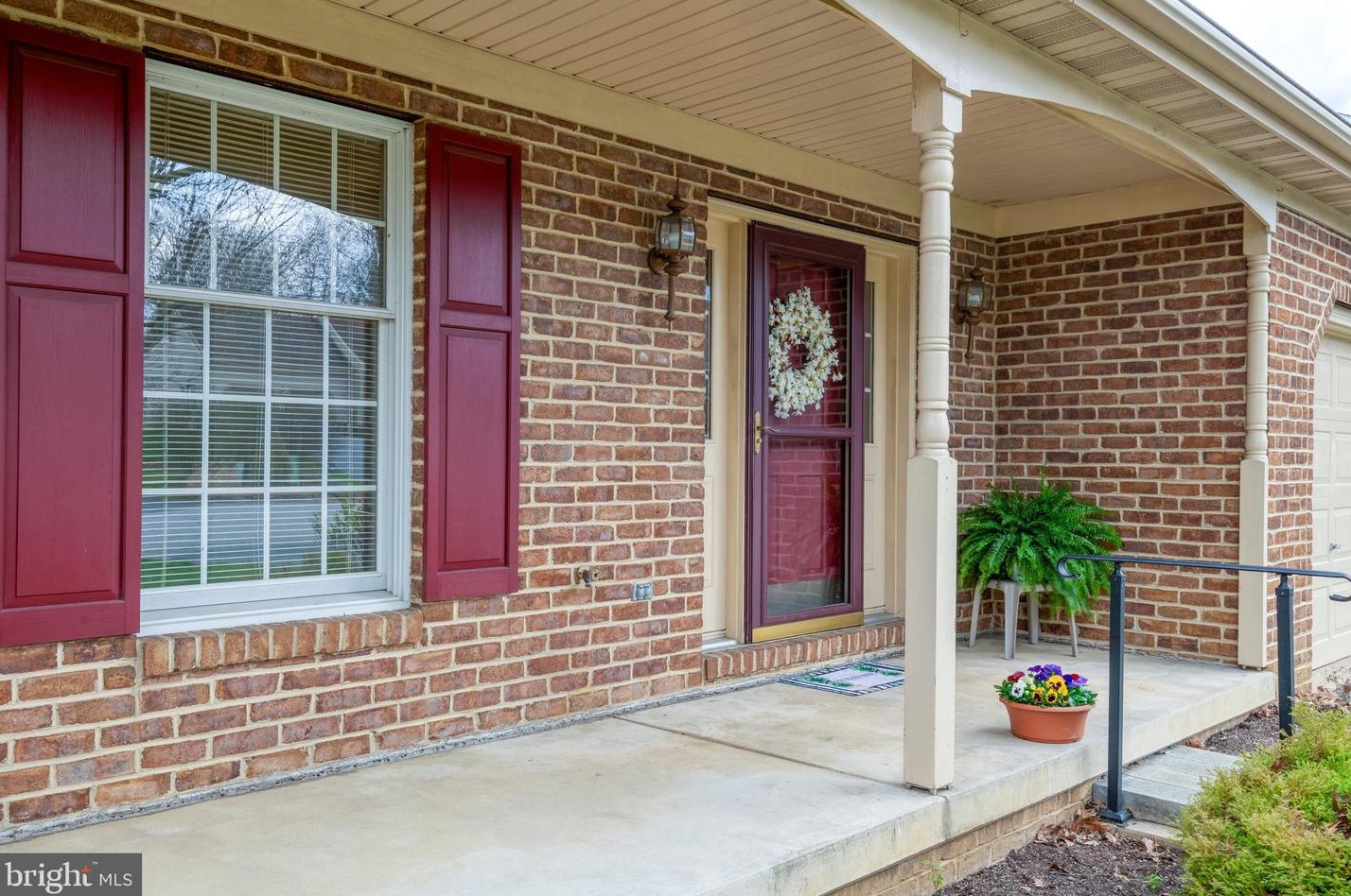 13 Strawberry Ln, Lancaster PA  17602-1637 exterior