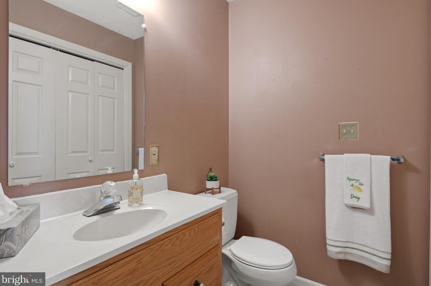 13 Strawberry Ln, Lancaster PA  17602-1637 exterior