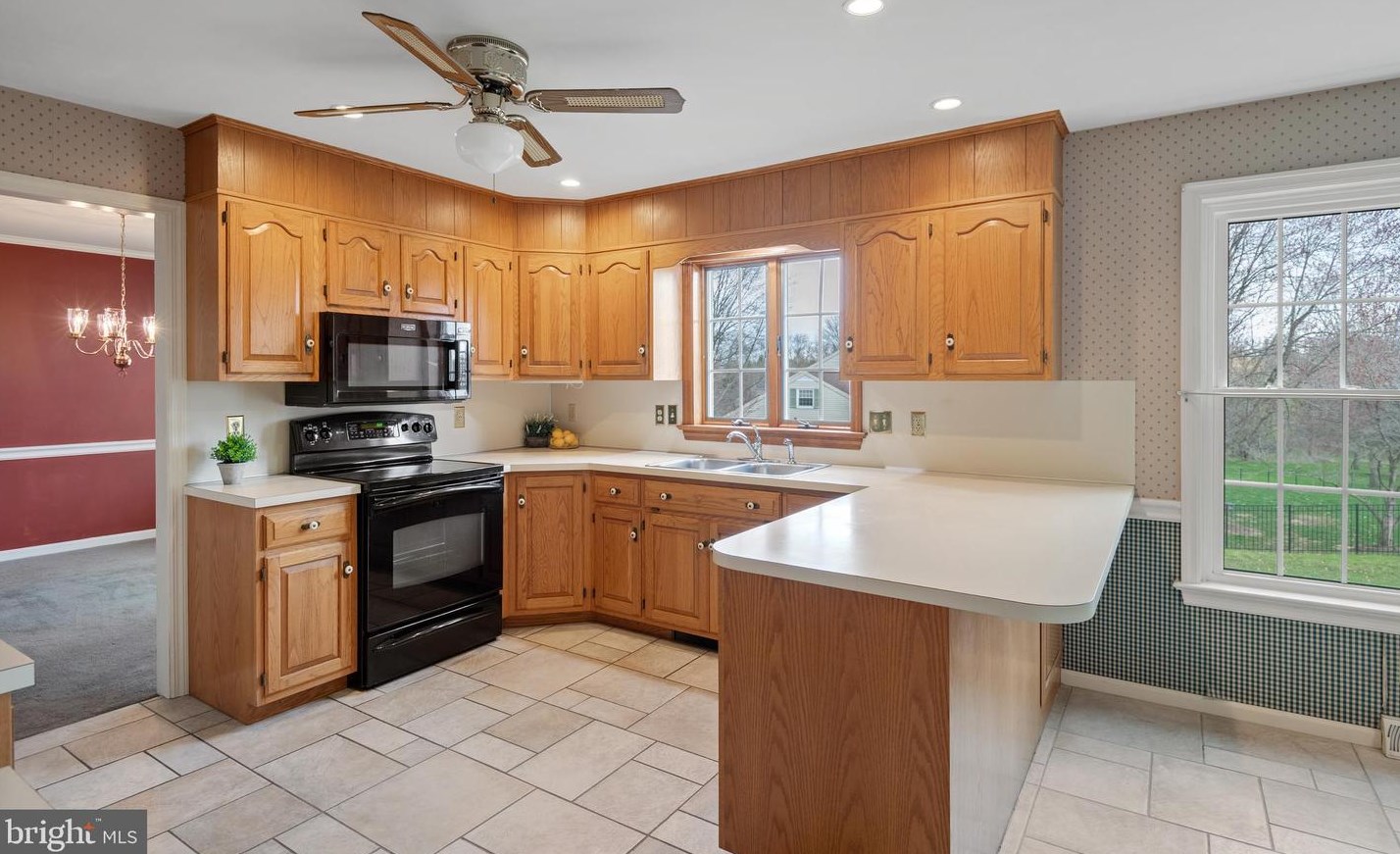 13 Strawberry Ln, Lancaster PA  17602-1637 exterior