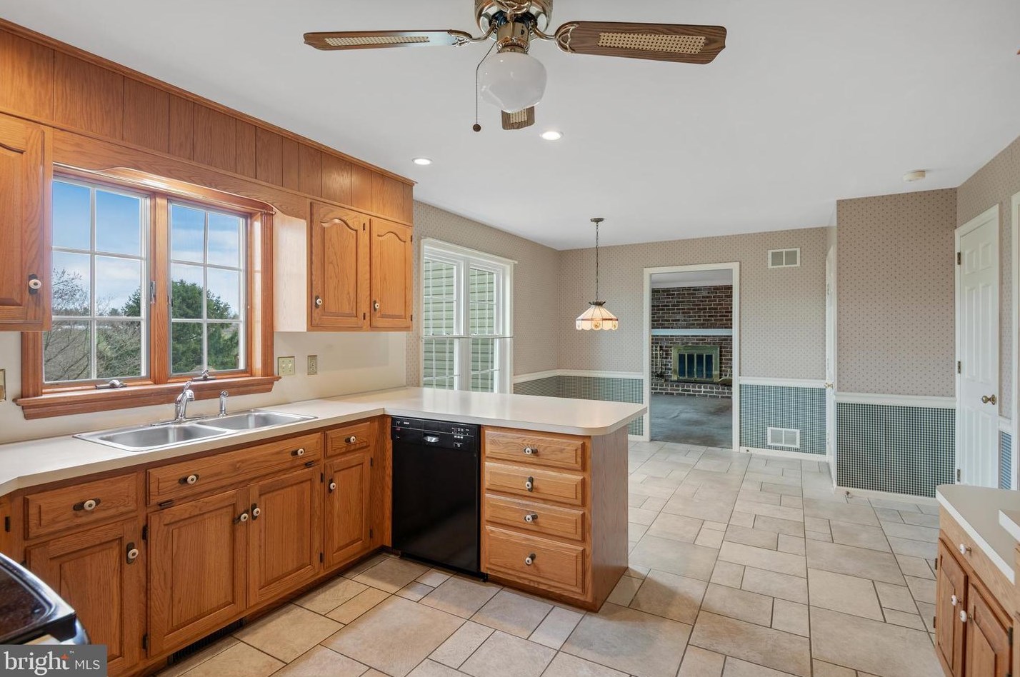 13 Strawberry Ln, Lancaster PA  17602-1637 exterior