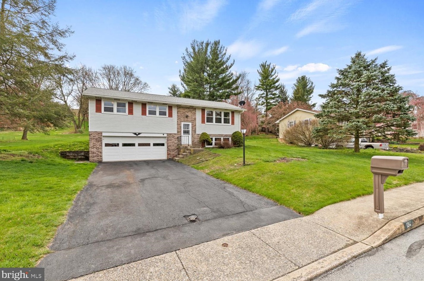 134 Bomberger Rd, Akron, PA 17501