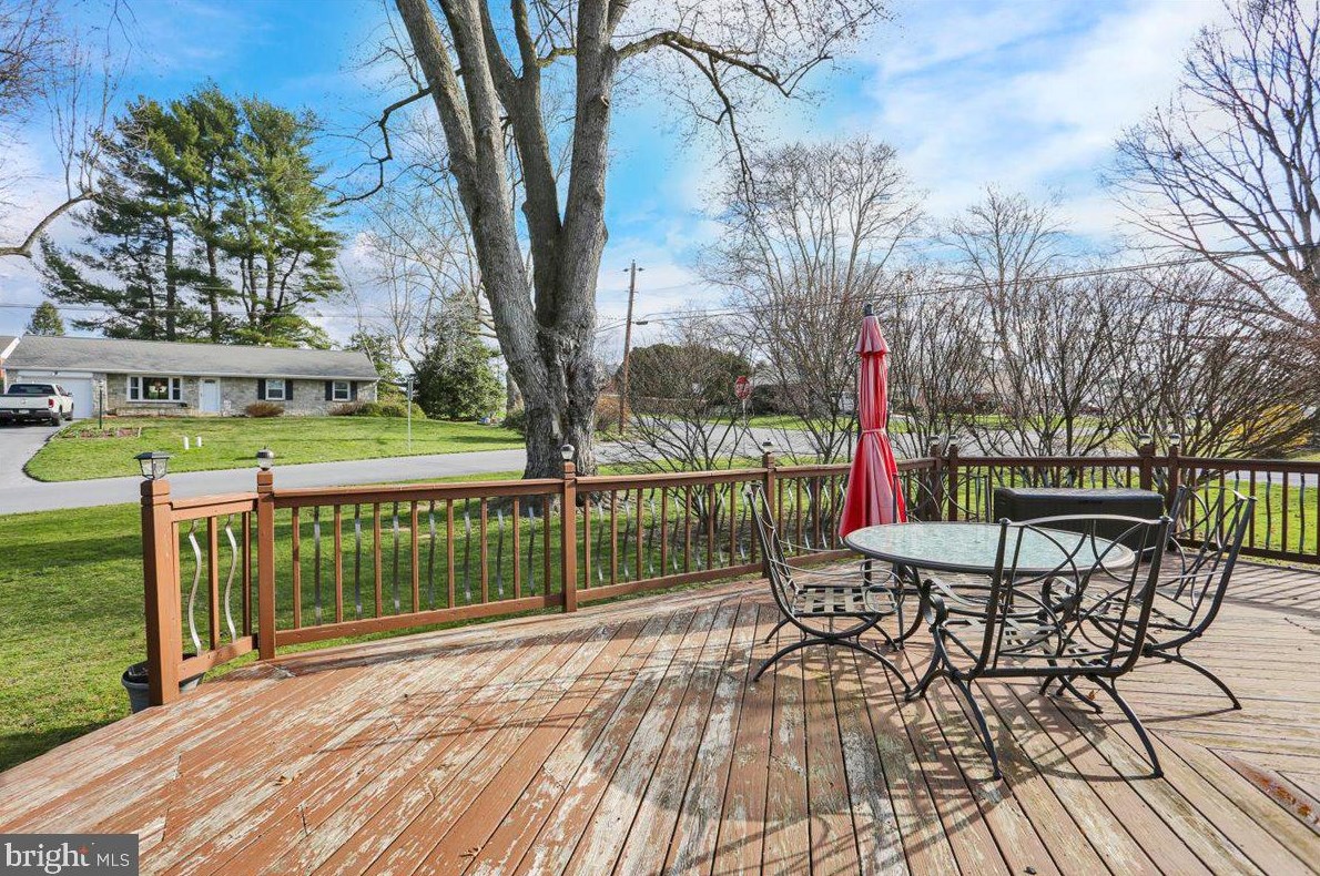 1800 Colonial Manor Dr, Lancaster PA  17603-6000 exterior