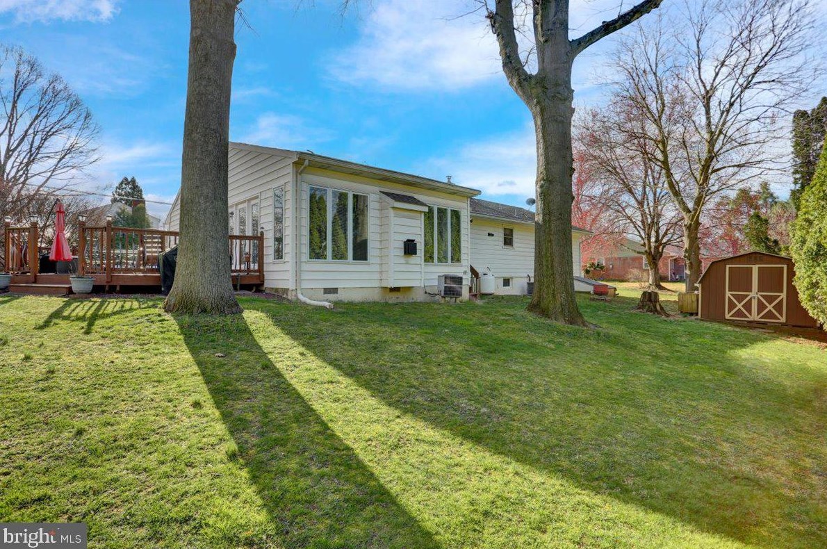 1800 Colonial Manor Dr, Lancaster PA  17603-6000 exterior