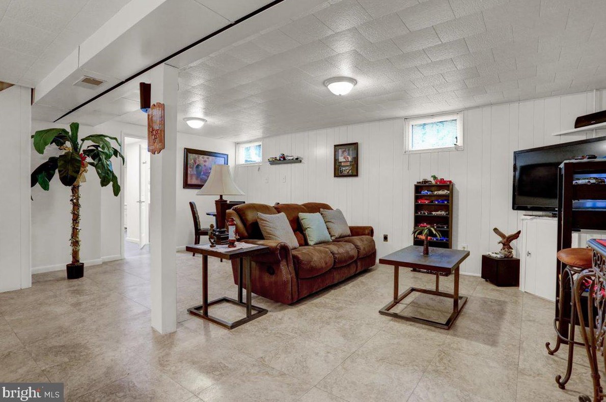 1800 Colonial Manor Dr, Lancaster PA  17603-6000 exterior