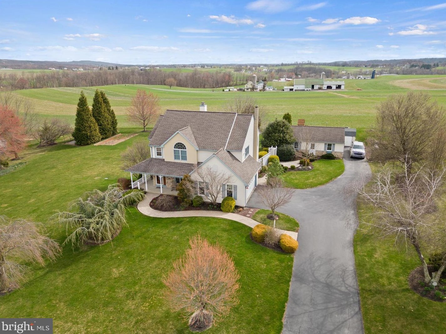 5813 Kingsfield Dr, Beartown, PA 17555-9446