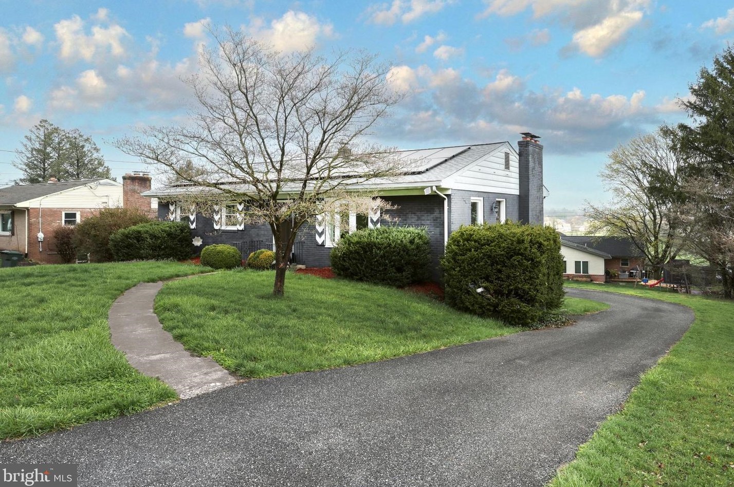 3161 Parker Dr, Lancaster, PA 17601-1640
