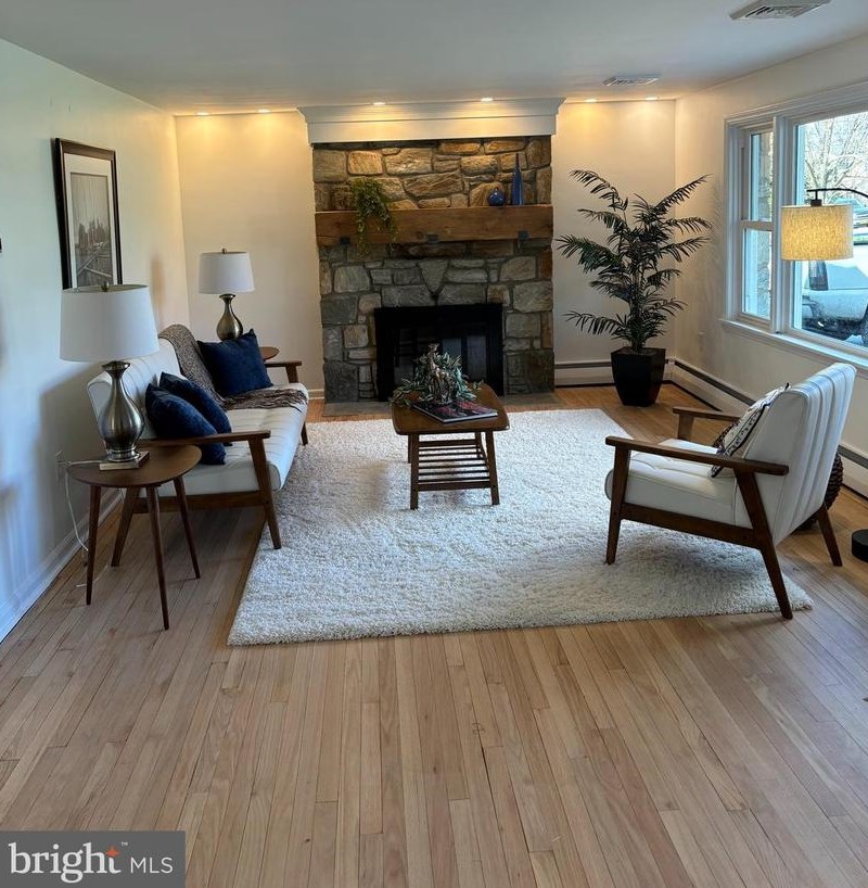 2106 Lyndell Dr, Lancaster PA  17601-5728 exterior