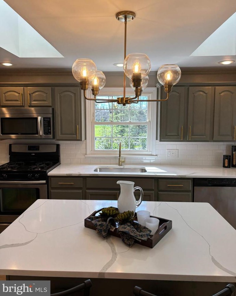 2106 Lyndell Dr, Lancaster PA  17601-5728 exterior