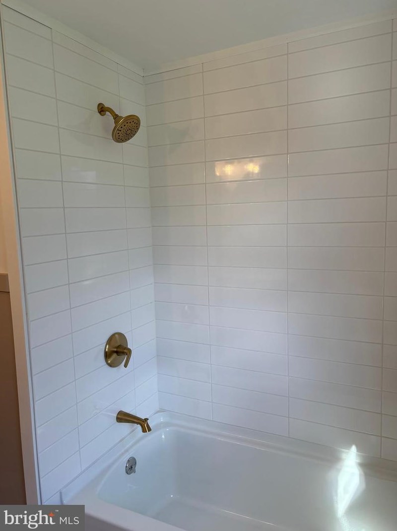 2106 Lyndell Dr, Lancaster PA  17601-5728 exterior