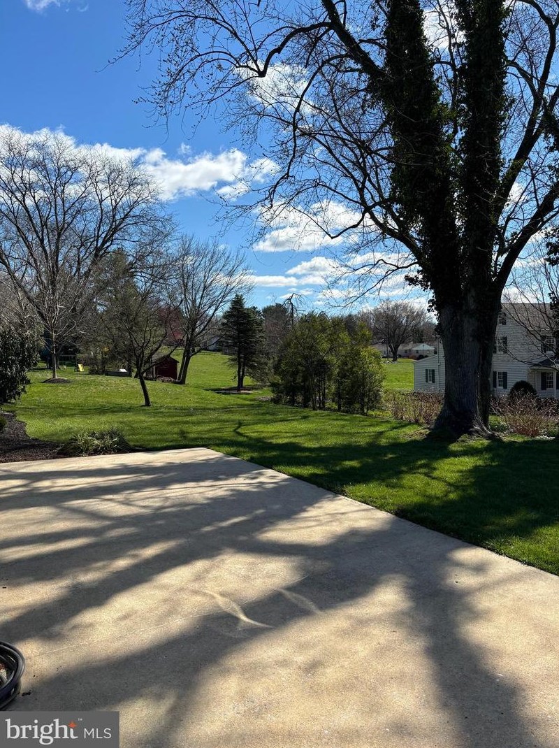 2106 Lyndell Dr, Lancaster PA  17601-5728 exterior