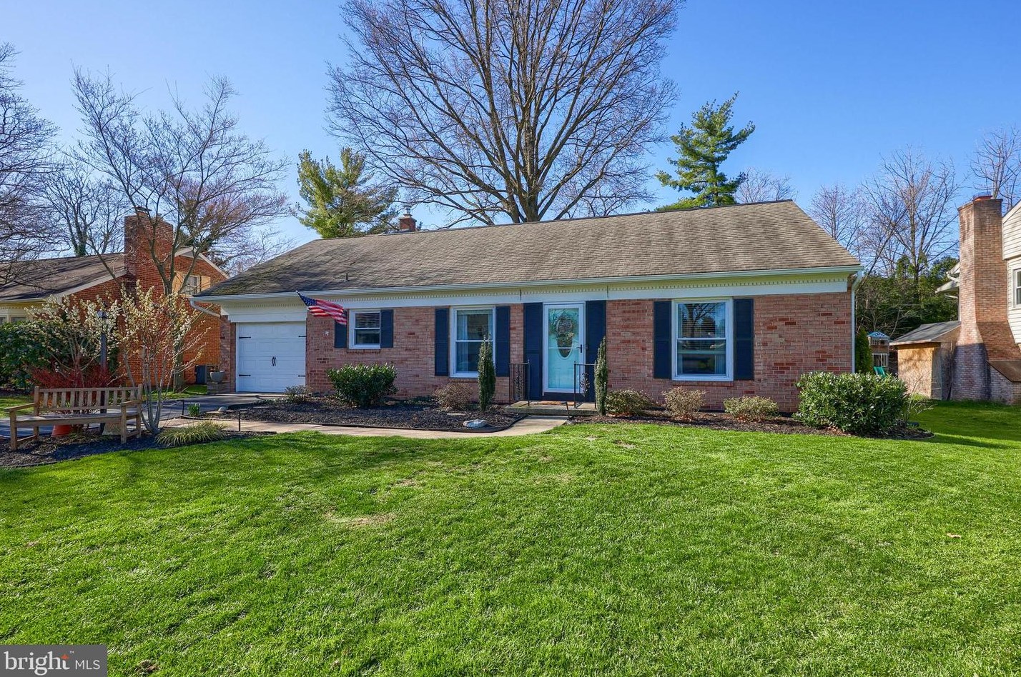 1654 Santa Barbara Dr, Lancaster, PA 17601-4120