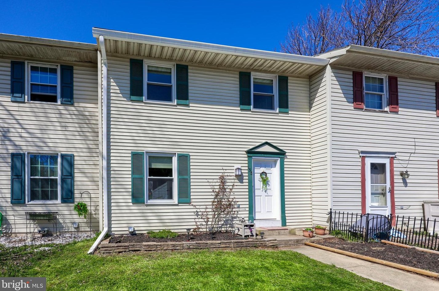 155 Stone House Ln, Kinderhook, PA 17512-9409