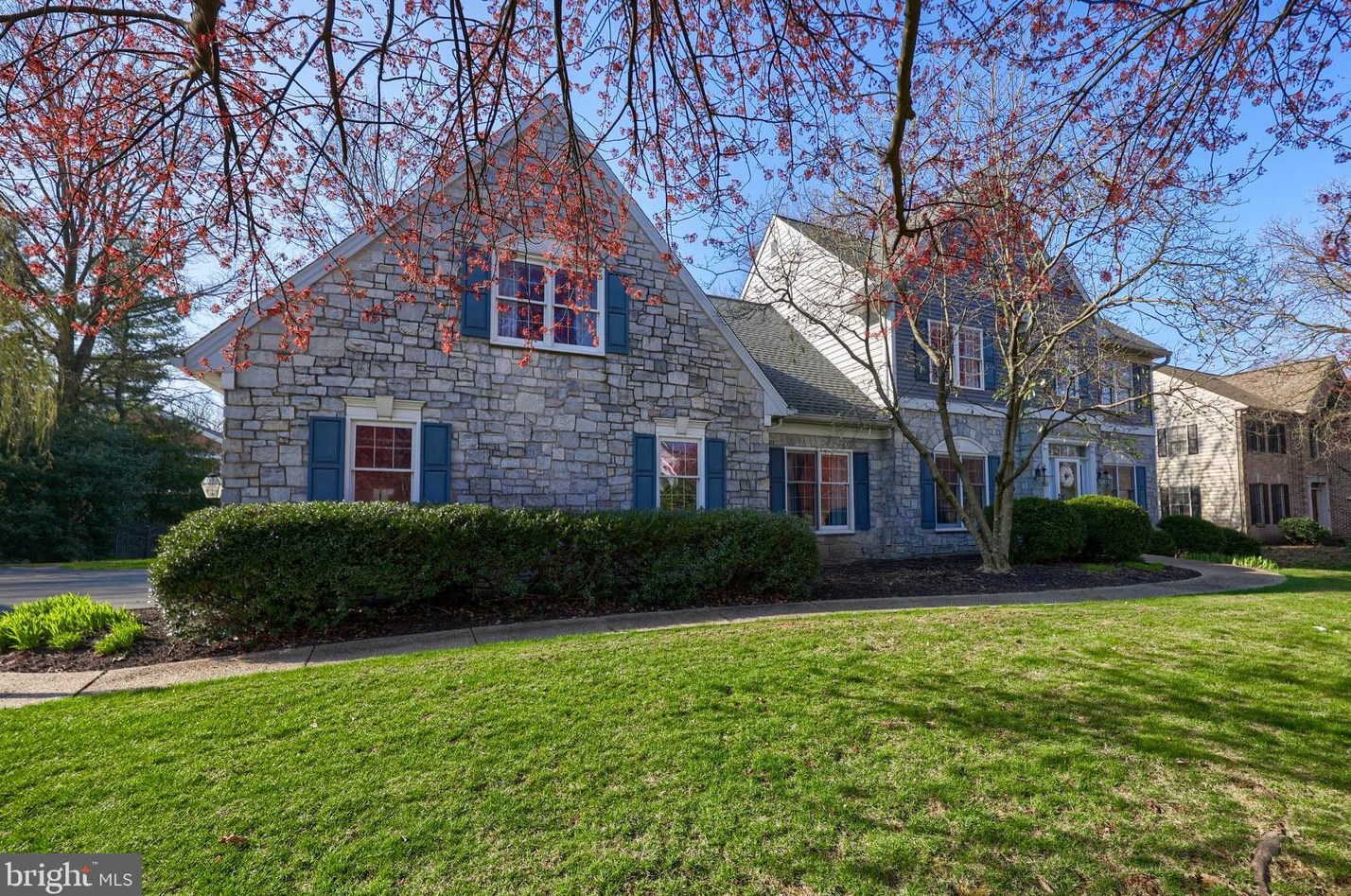 1390 John Adams Dr, Lancaster, PA 17601