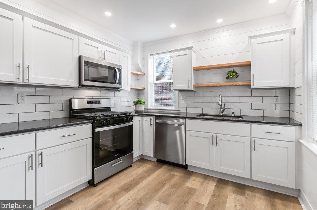 649 4th St, Lancaster, PA 17603-5121