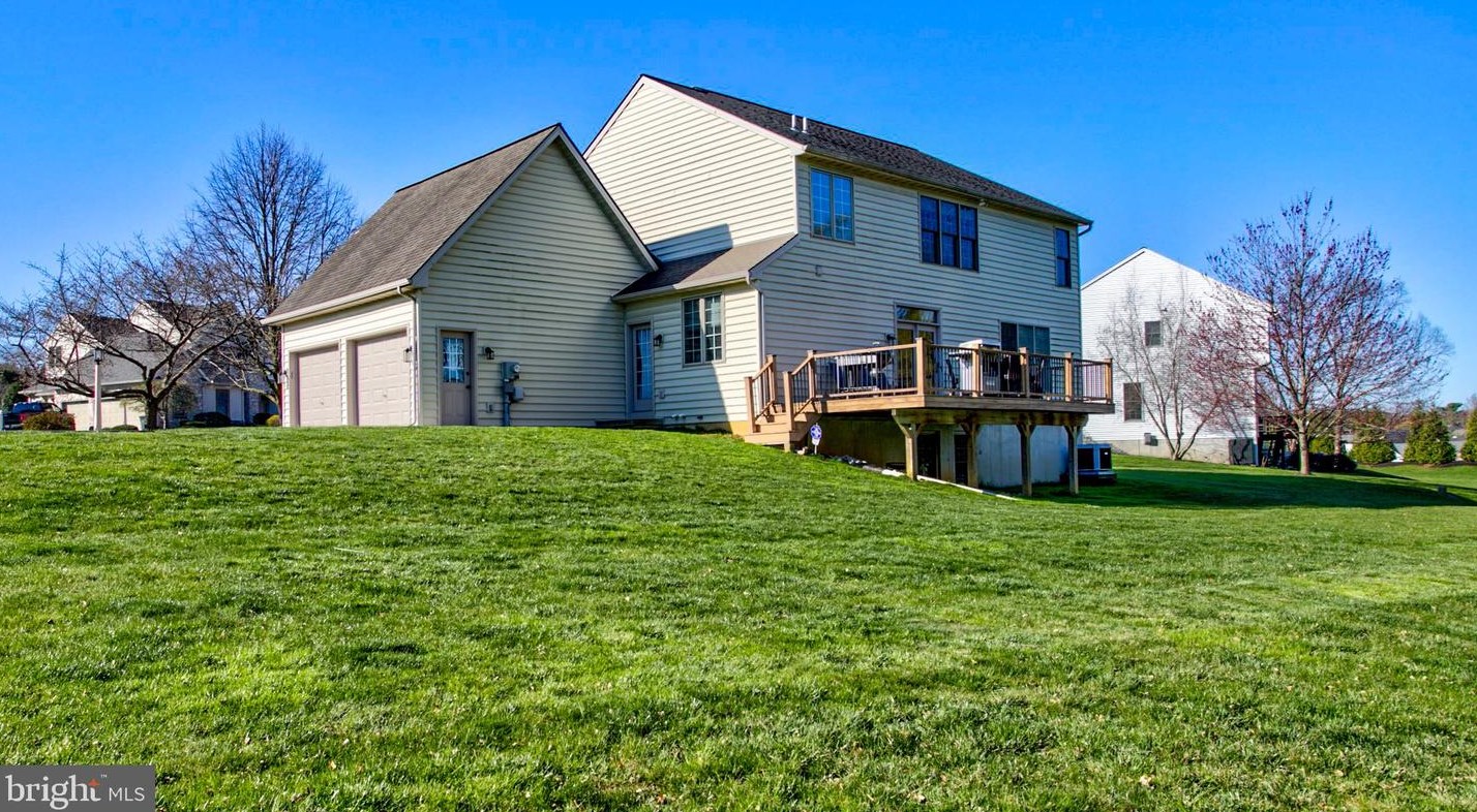 2141 Colleens Way, Lancaster PA  17601-5756 exterior
