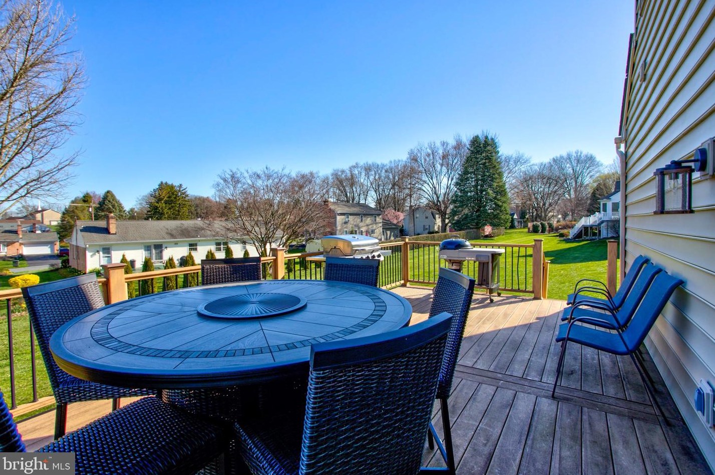 2141 Colleens Way, Lancaster PA  17601-5756 exterior
