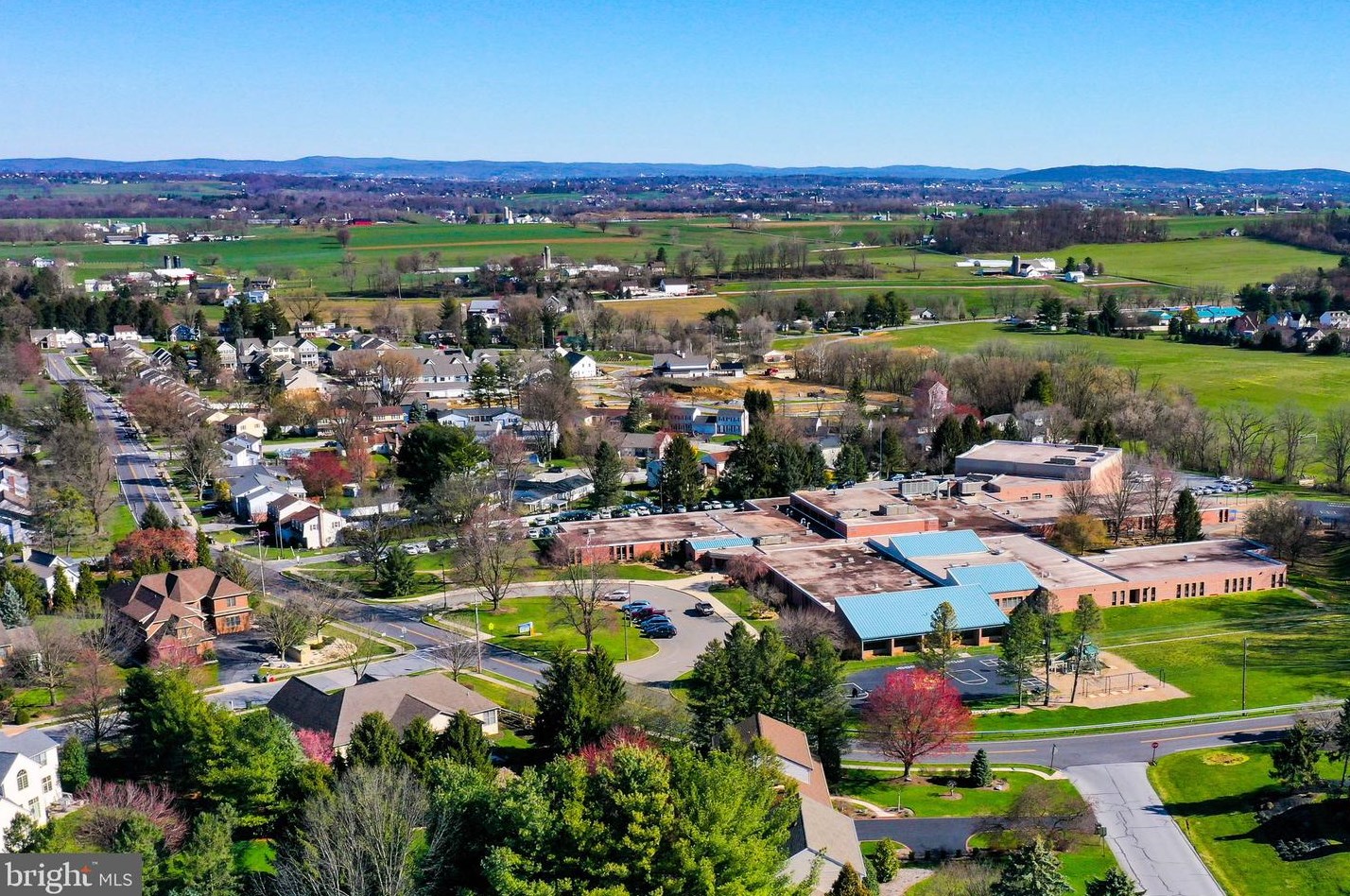 2141 Colleens Way, Lancaster PA  17601-5756 exterior