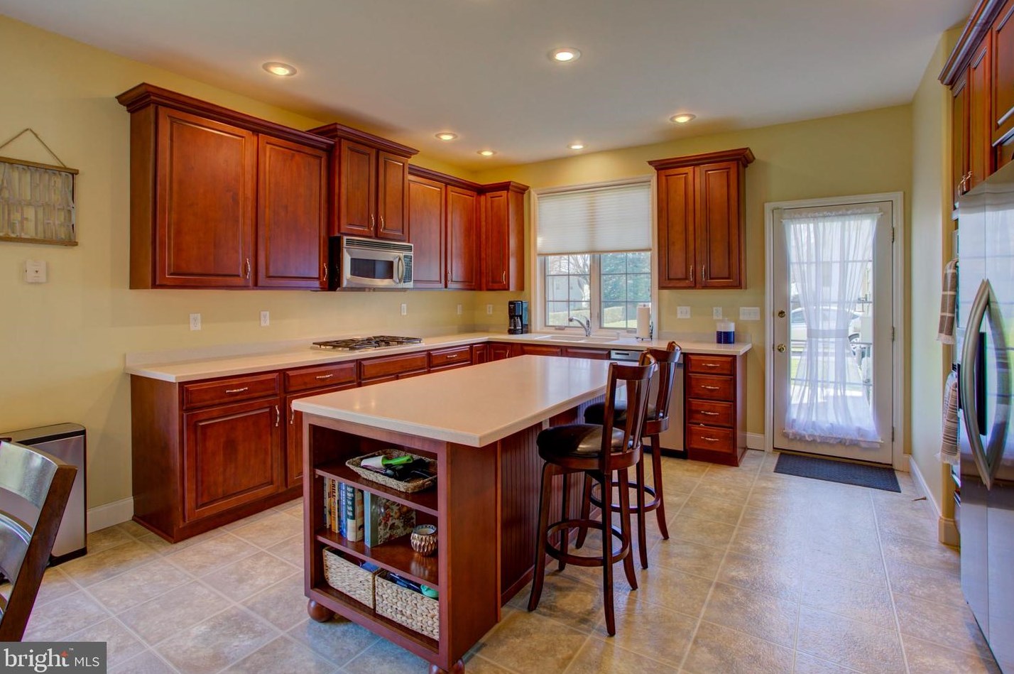 2141 Colleens Way, Lancaster PA  17601-5756 exterior