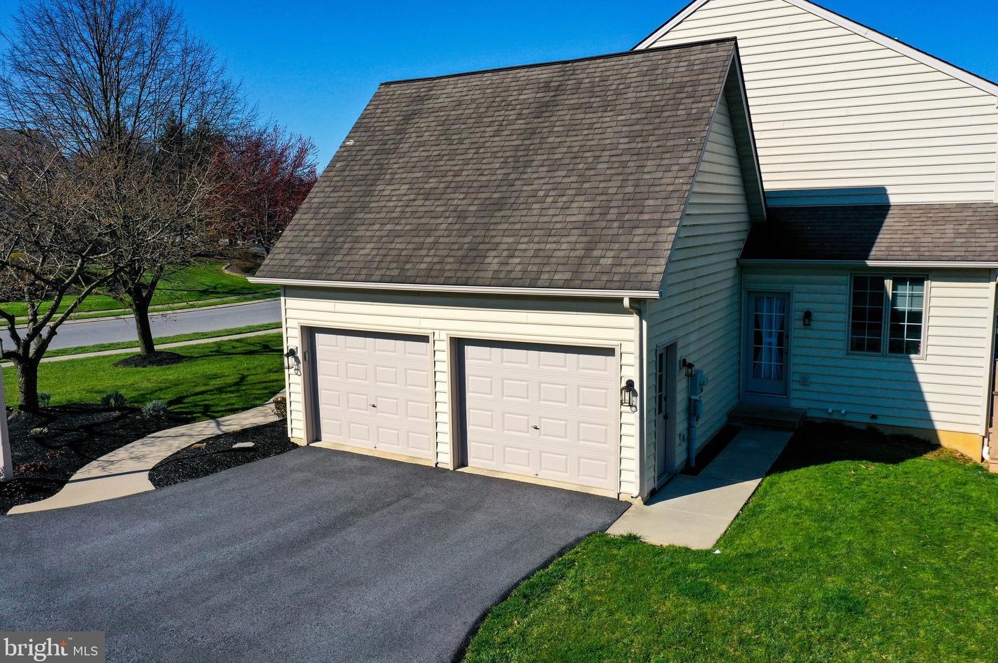 2141 Colleens Way, Lancaster PA  17601-5756 exterior