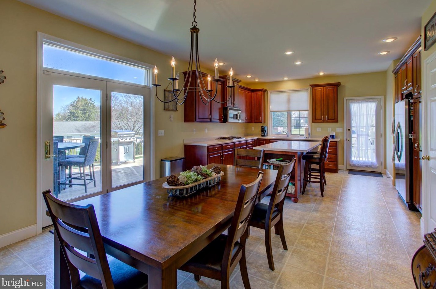 2141 Colleens Way, Lancaster PA  17601-5756 exterior