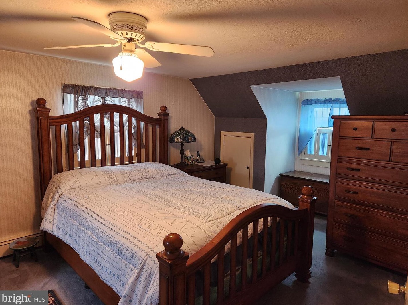 2 N Conestoga View Dr, Akron, PA 17501