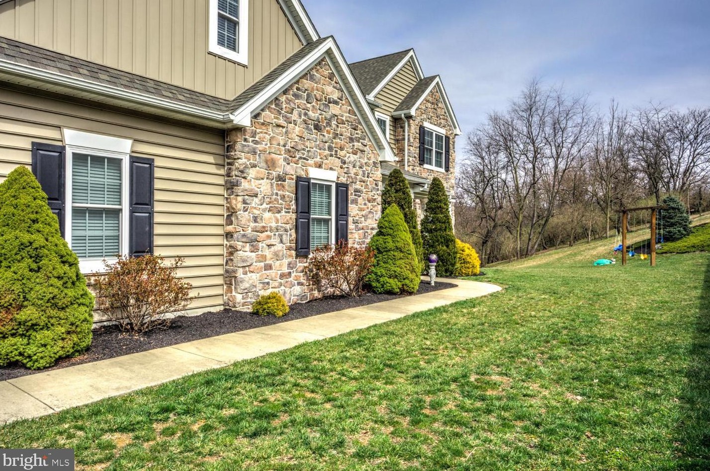 635 W Church Rd, Ephrata, PA 17522