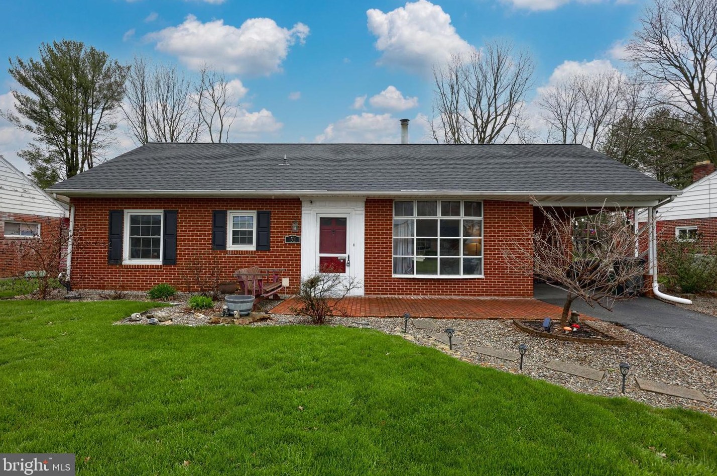 51 Pilgrim Dr, Lancaster, PA 17603