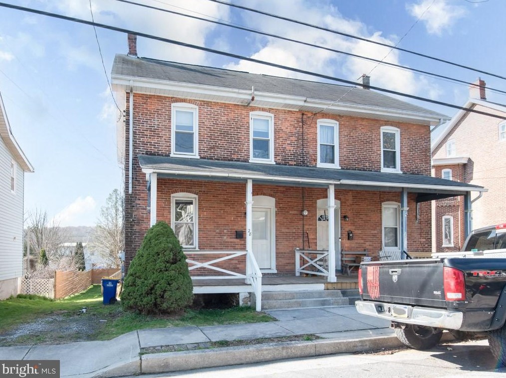 28 Broad St, Bartville, PA 17509-1502