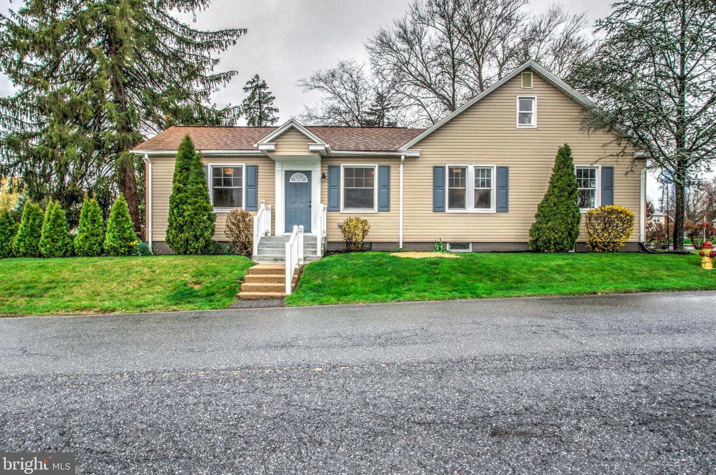 2090 Broad St, East Petersburg, PA 17520