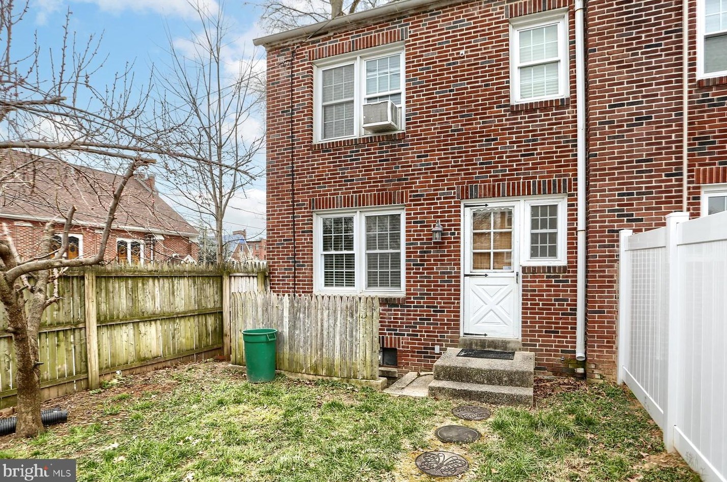 627 Marshall St, Lancaster PA  17602-2166 exterior