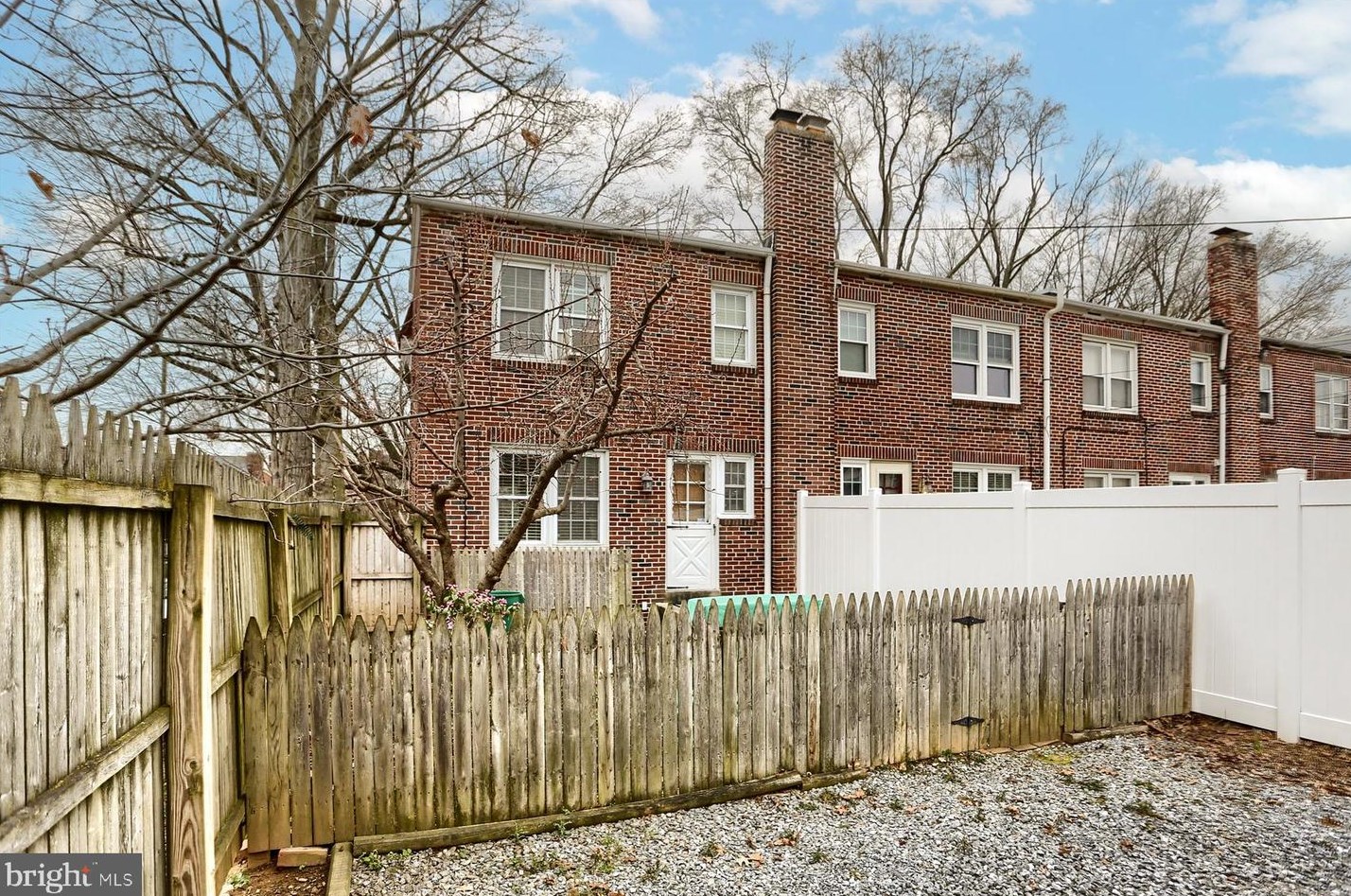 627 Marshall St, Lancaster PA  17602-2166 exterior