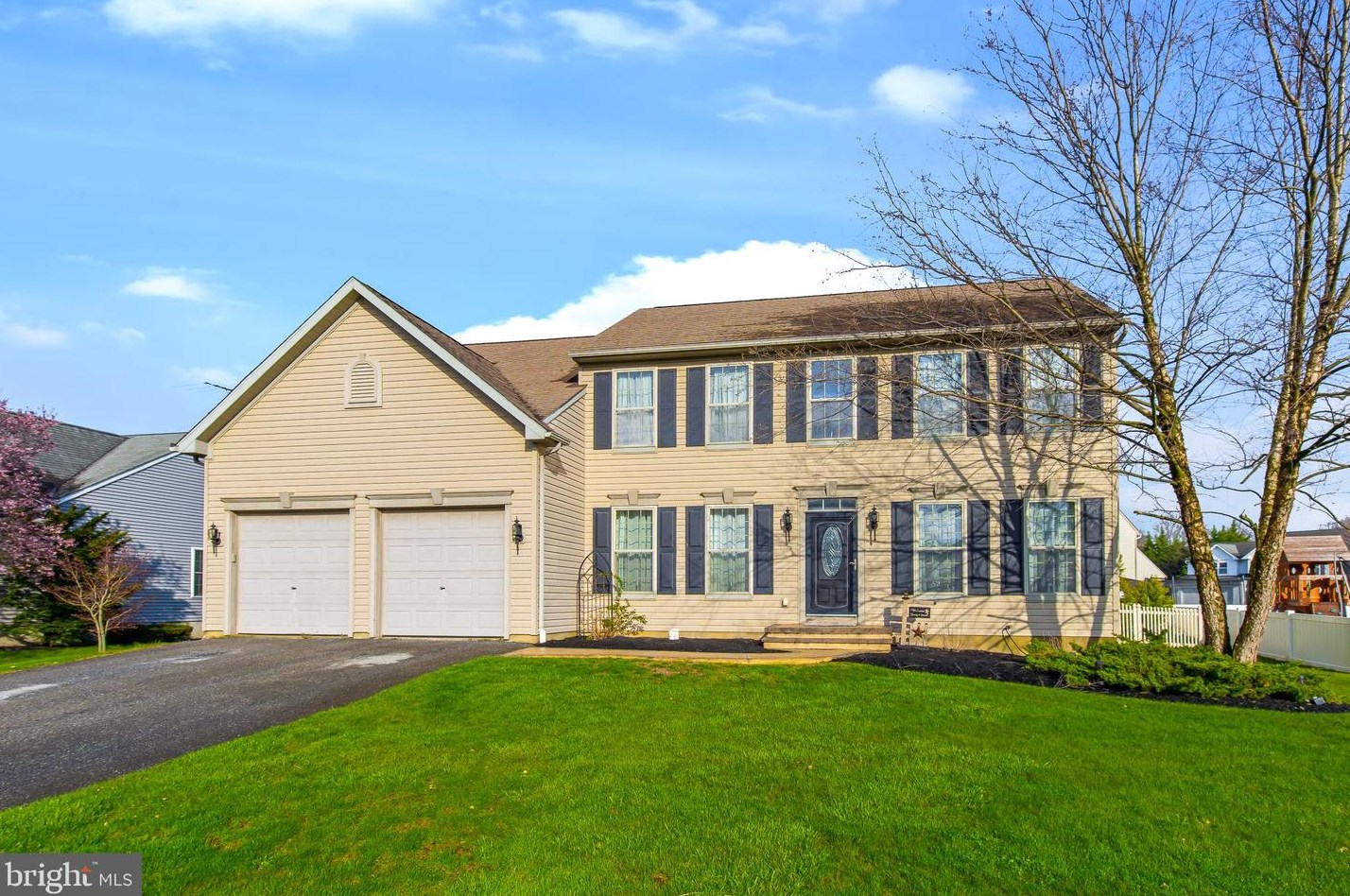 211 Greystone Ln, Buck, PA 17566