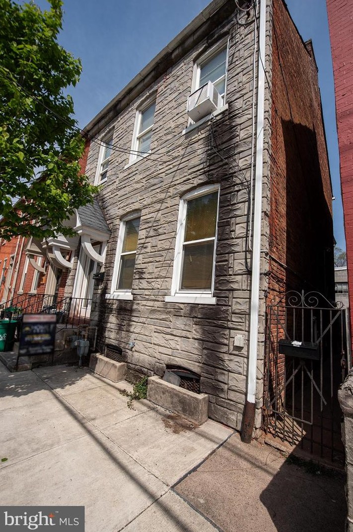 33 Charlotte St, Lancaster PA  17603-3743 exterior