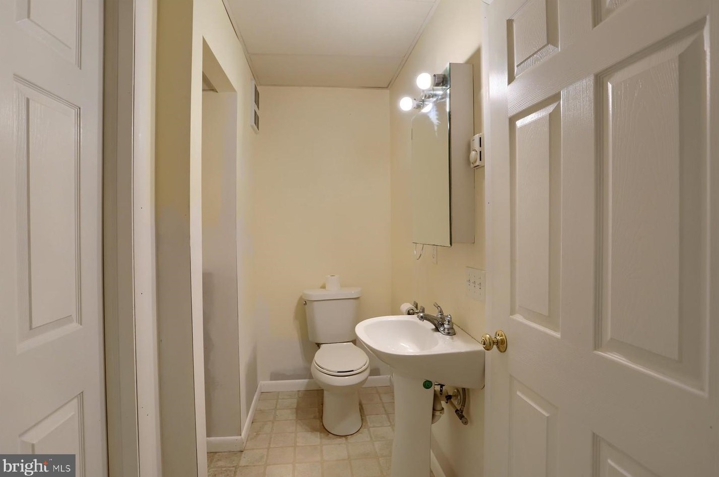627 Main St, Ephrata PA  17522-1718 exterior
