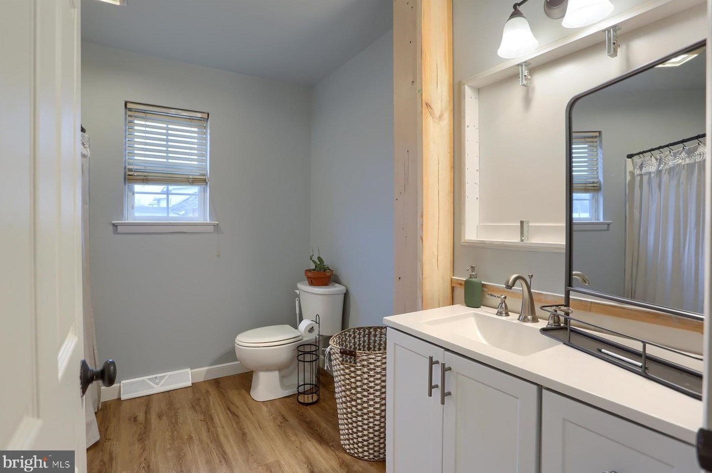 627 Main St, Ephrata PA  17522-1718 exterior
