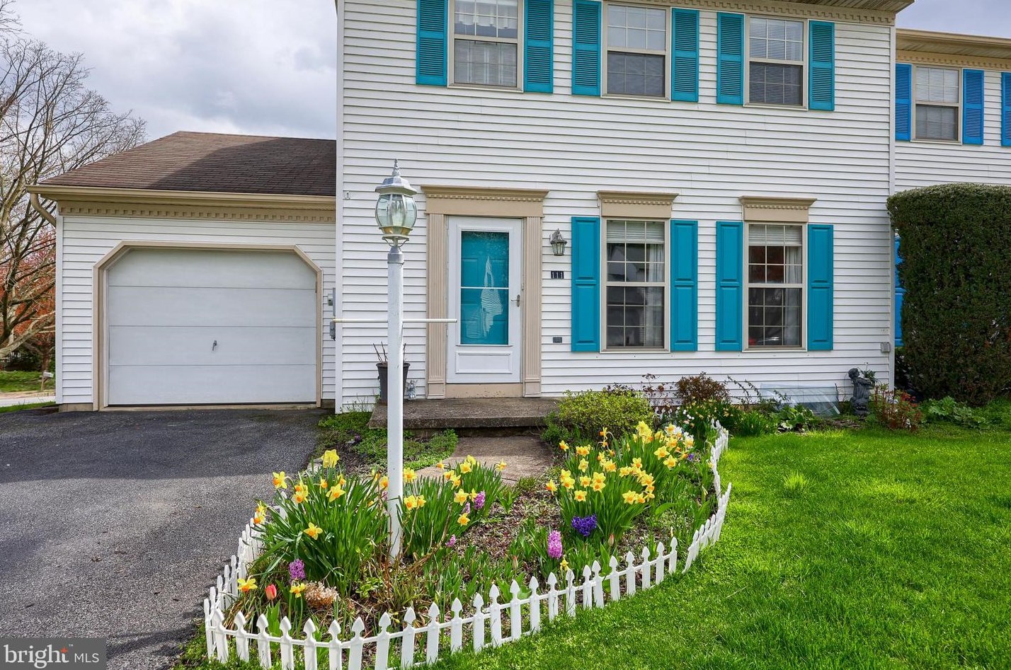 111 Meadowcroft Dr, Lancaster, PA 17603-7413