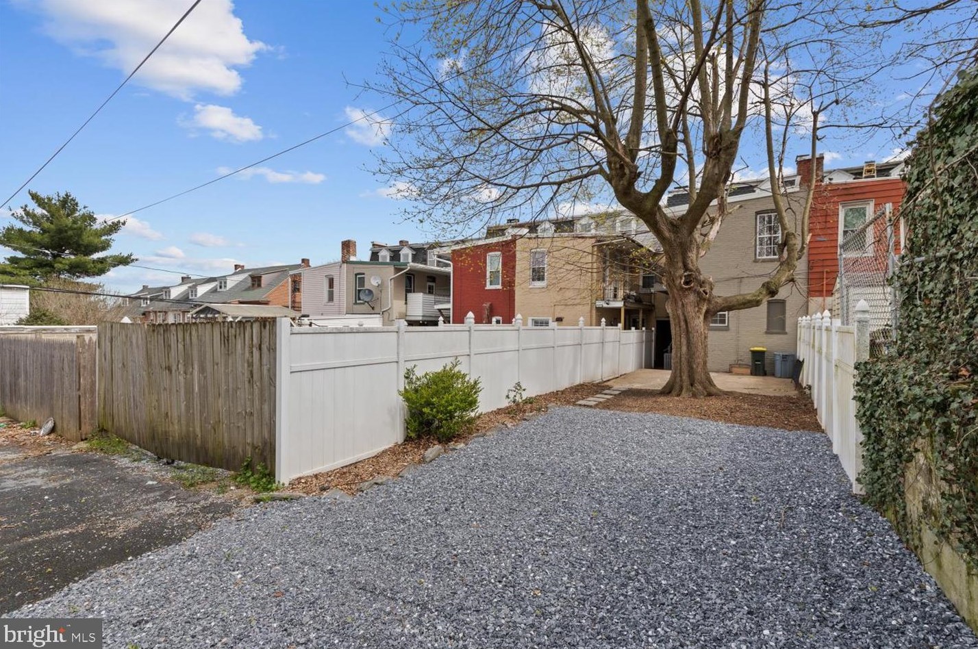 116 Reservoir St, Lancaster, PA 17602-3122