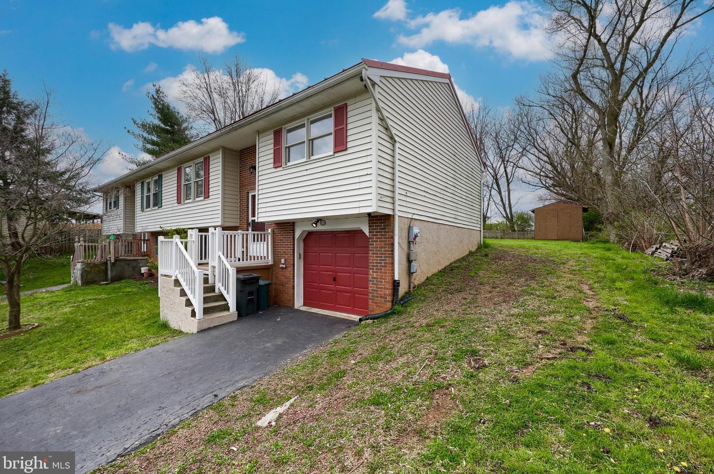 223 Fairfax Dr, Lancaster, PA 17603
