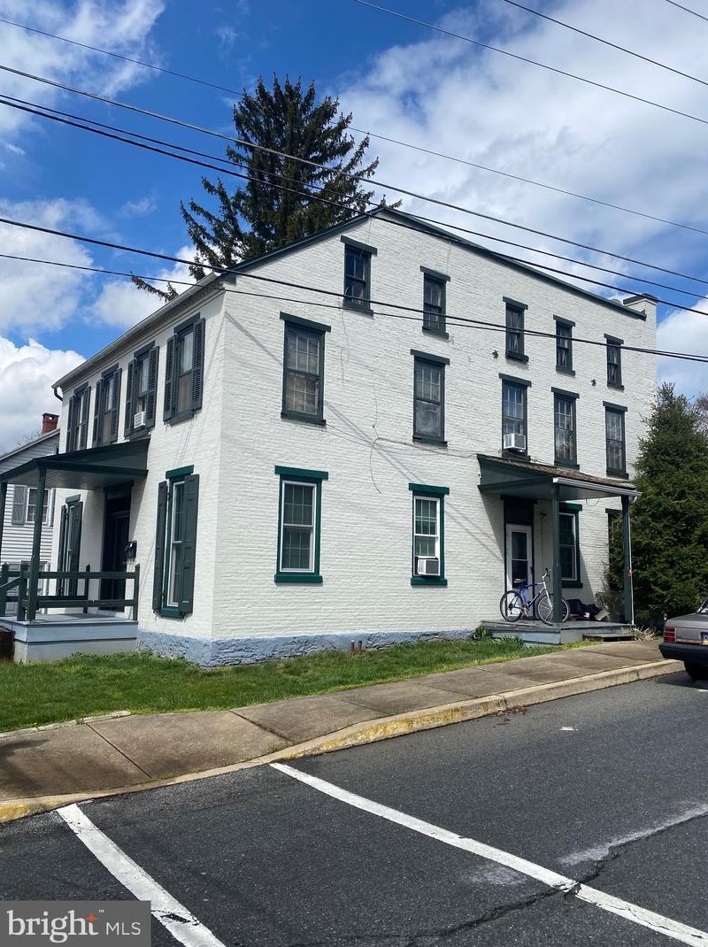 1401 Main St, Ephrata, PA 17522-1381