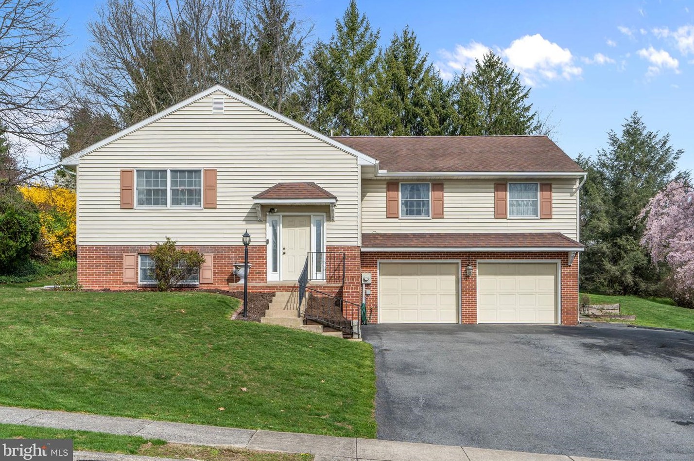 641 Lorraine Ave, Old Line PA  17545-9244 exterior