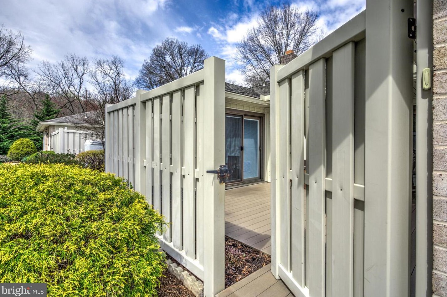 410 Valleybrook Dr, Lancaster PA  17601-4642 exterior