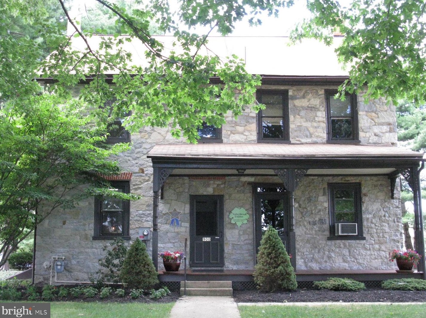 410 Valleybrook Dr, Lancaster PA  17601-4642 exterior