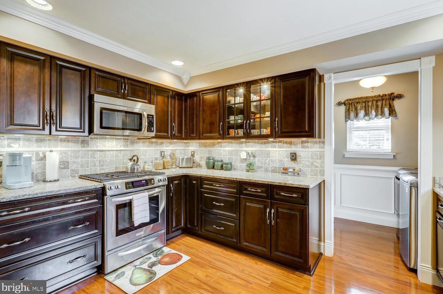 410 Valleybrook Dr, Lancaster PA  17601-4642 exterior