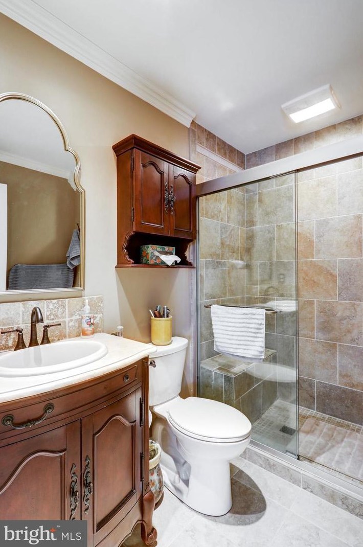 410 Valleybrook Dr, Lancaster PA  17601-4642 exterior