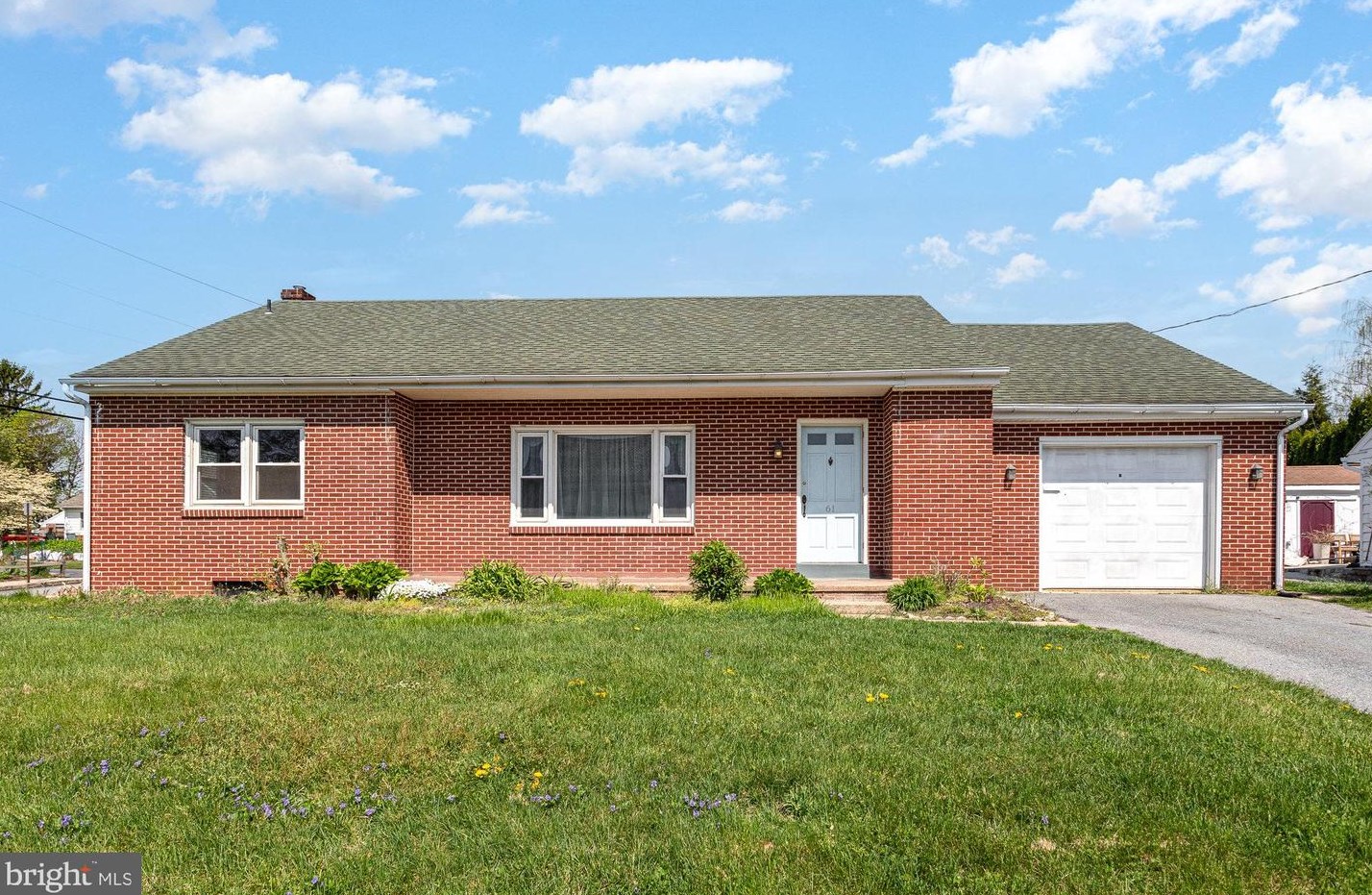 61 W Charlotte St, Slackwater, PA 17551