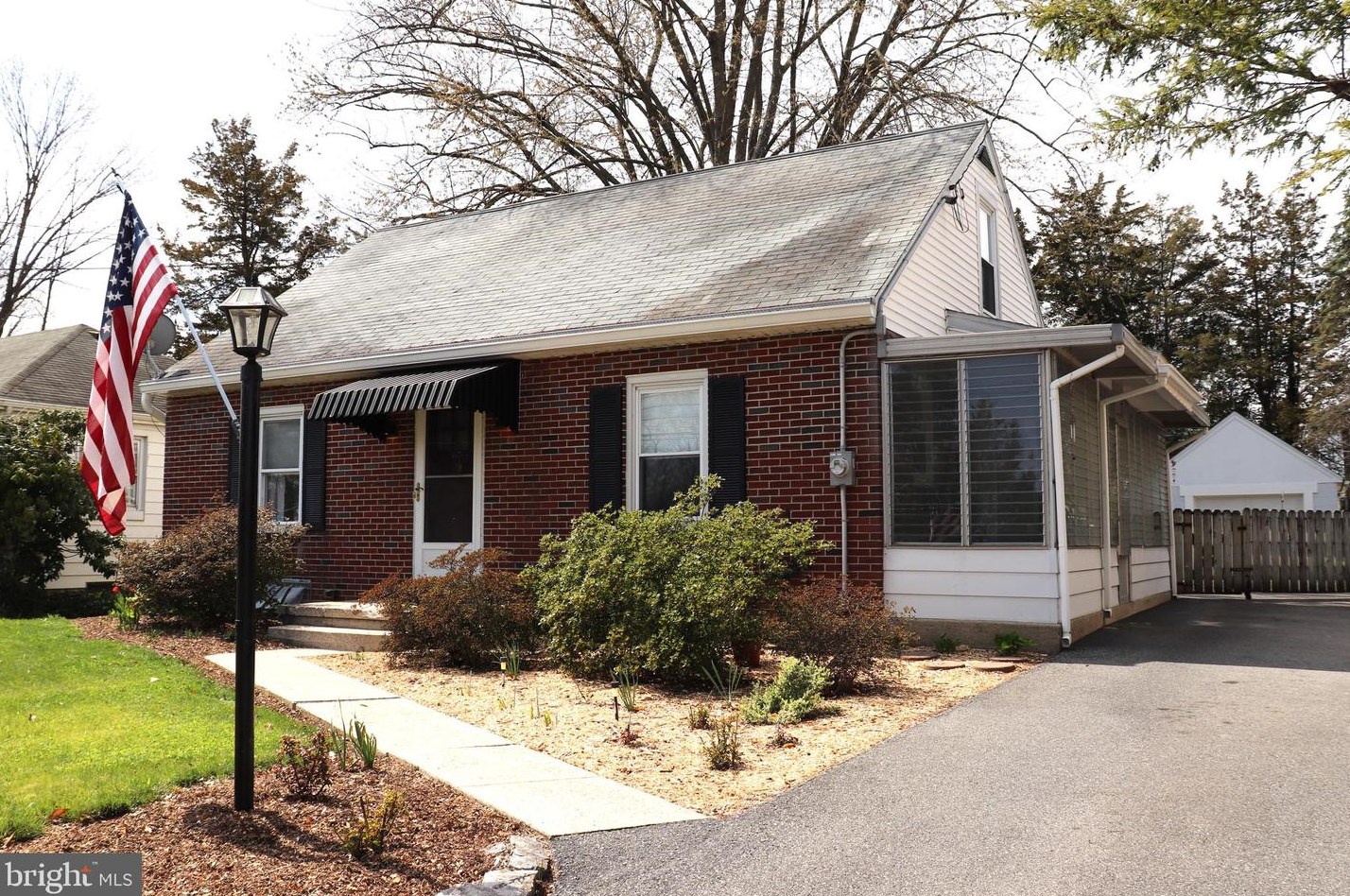 131 Old Mill Rd, Ephrata PA  17522-1810 exterior